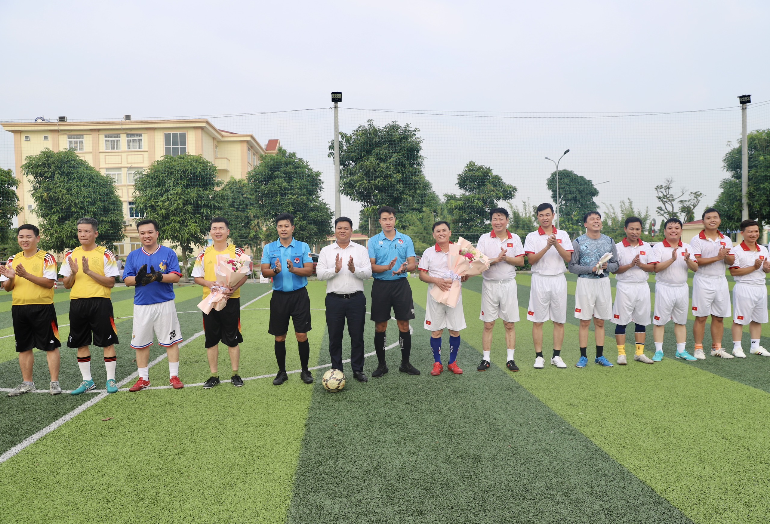 Huyện An Dương: Giao hữu bóng đá chào mừng Kỷ niệm 79 năm ngày thành lập lực lượng Công an nhân dân 